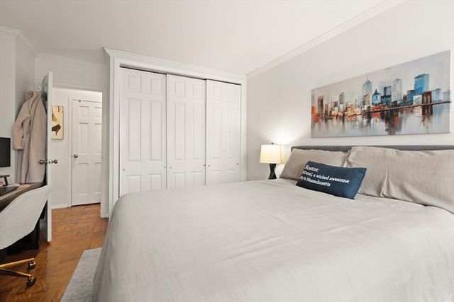 9 Hawthorne Place 2J, Boston, MA 02114