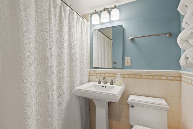 9 Hawthorne Place 2J, Boston, MA 02114