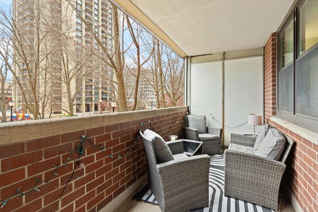 9 Hawthorne Place 2J, Boston, MA 02114