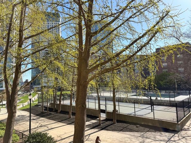 9 Hawthorne Place 2J, Boston, MA 02114