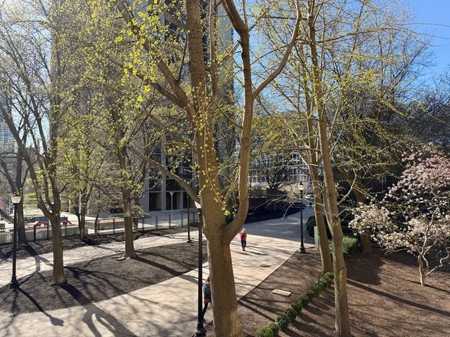 9 Hawthorne Place 2J, Boston, MA 02114