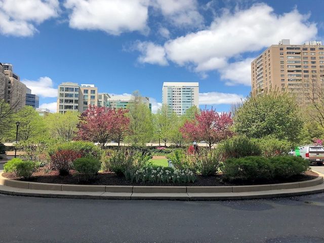 9 Hawthorne Place 2J, Boston, MA 02114