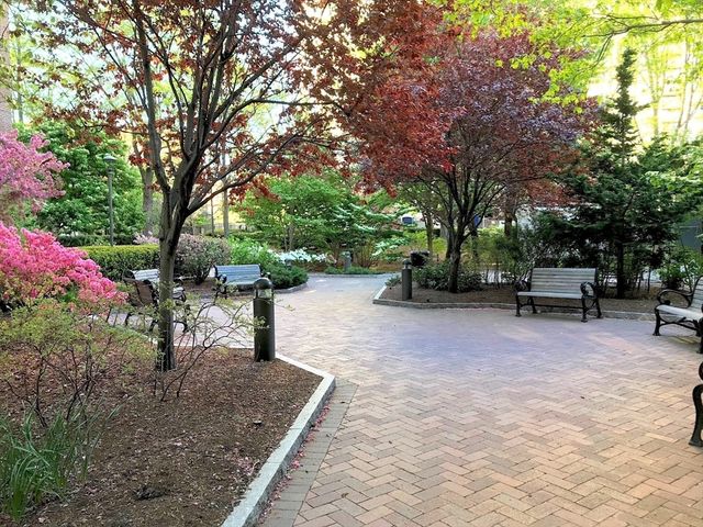 9 Hawthorne Place 2J, Boston, MA 02114