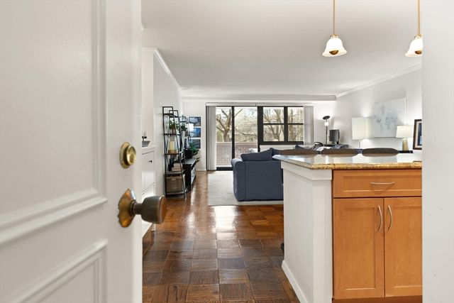 9 Hawthorne Place 2J, Boston, MA 02114