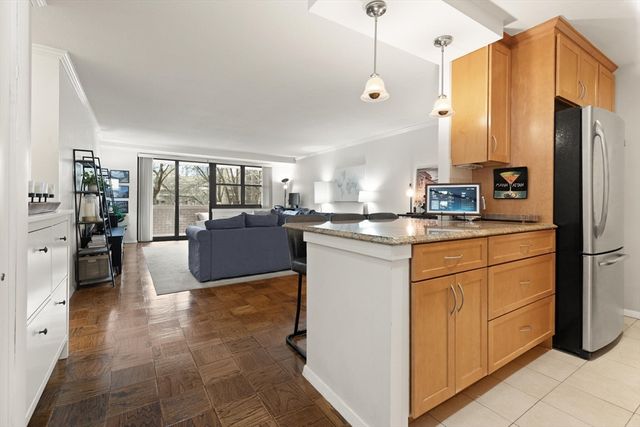 9 Hawthorne Place 2J, Boston, MA 02114