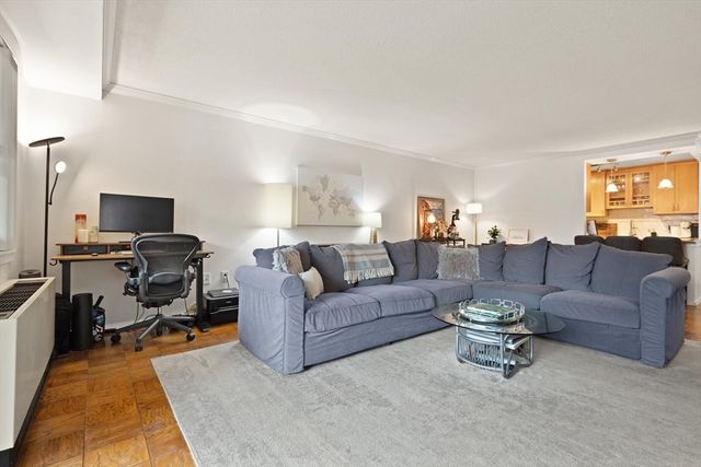 9 Hawthorne Place 2J, Boston, MA 02114