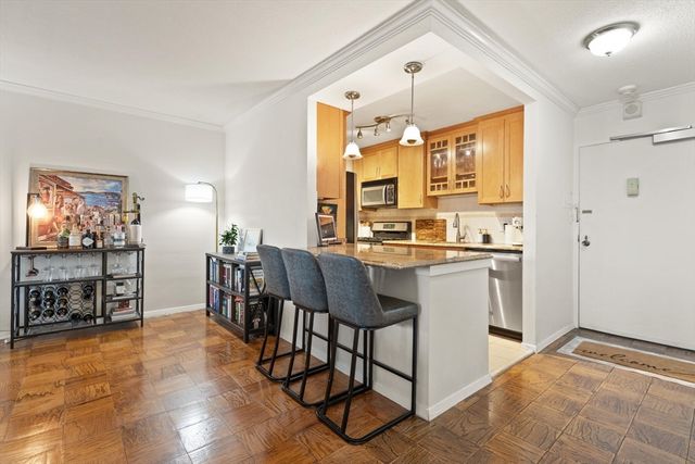 9 Hawthorne Place 2J, Boston, MA 02114