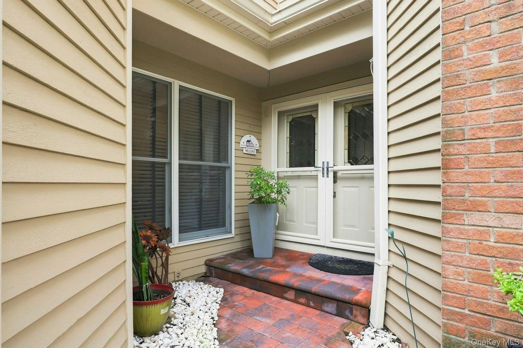 23 Willow Ridge Drive, Smithtown, NY 11787 — photo 2