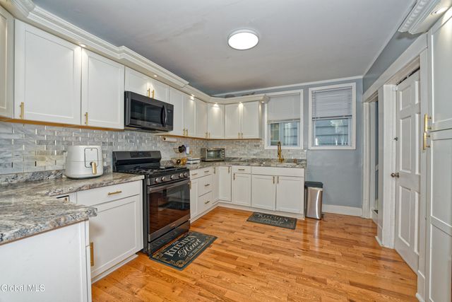 8 Catalpa Drive, Albany, NY 12209