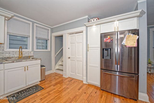 8 Catalpa Drive, Albany, NY 12209