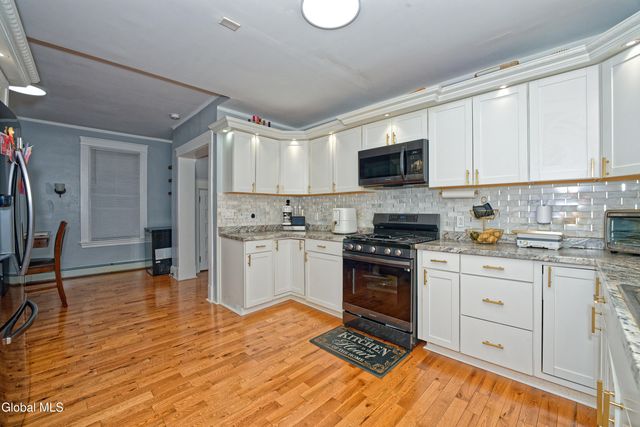 8 Catalpa Drive, Albany, NY 12209