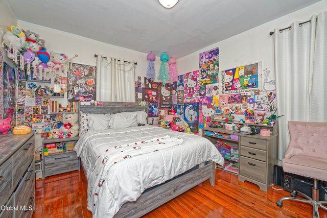 8 Catalpa Drive, Albany, NY 12209