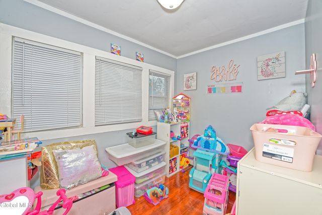 8 Catalpa Drive, Albany, NY 12209