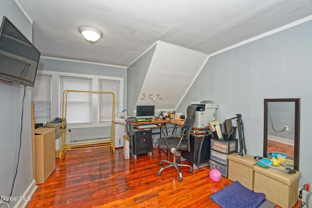 8 Catalpa Drive, Albany, NY 12209