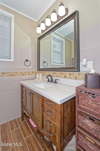 8 Catalpa Drive, Albany, NY 12209