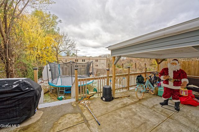 8 Catalpa Drive, Albany, NY 12209