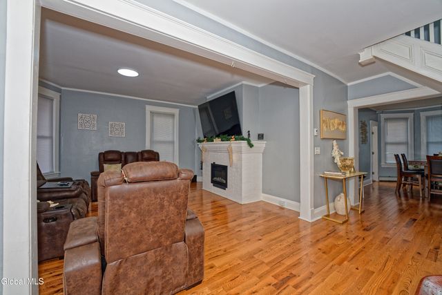 8 Catalpa Drive, Albany, NY 12209