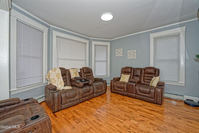 8 Catalpa Drive, Albany, NY 12209