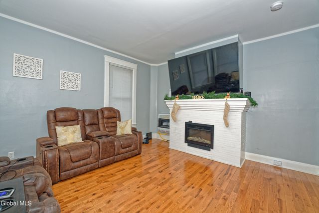 8 Catalpa Drive, Albany, NY 12209