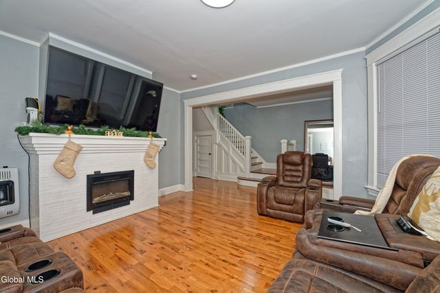 8 Catalpa Drive, Albany, NY 12209