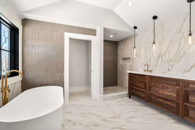 577 Grove St, Newton, MA 02462