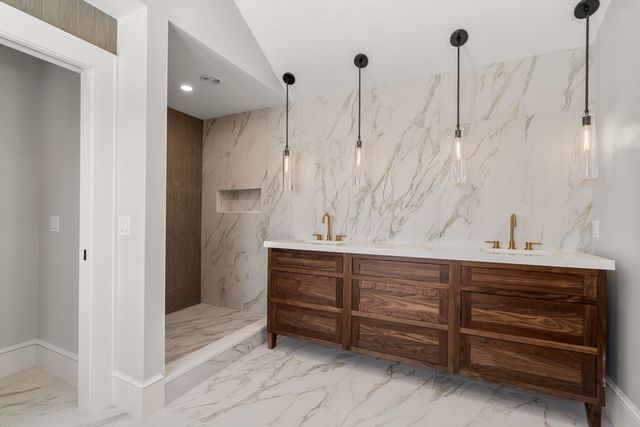 577 Grove St, Newton, MA 02462