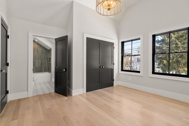 577 Grove St, Newton, MA 02462