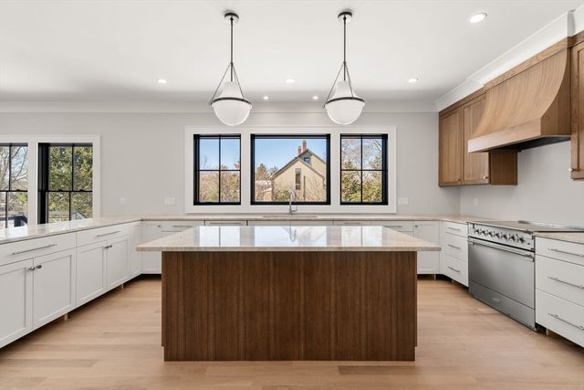 577 Grove St, Newton, MA 02462