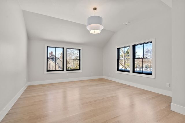 577 Grove St, Newton, MA 02462