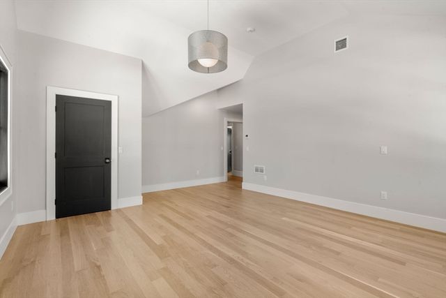 577 Grove St, Newton, MA 02462