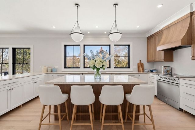 577 Grove St, Newton, MA 02462