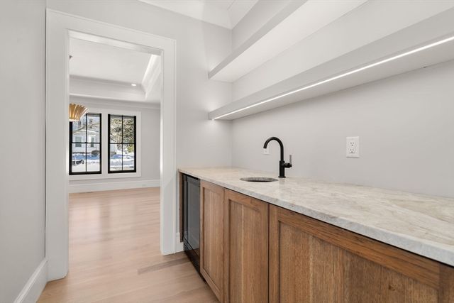 577 Grove St, Newton, MA 02462