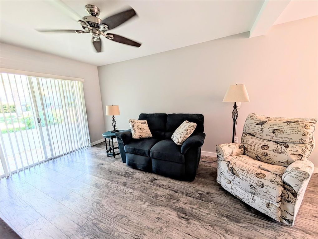 Image 13 of property listing at 2008 CANAL DRIVE M3, Bradenton, FL 34207
