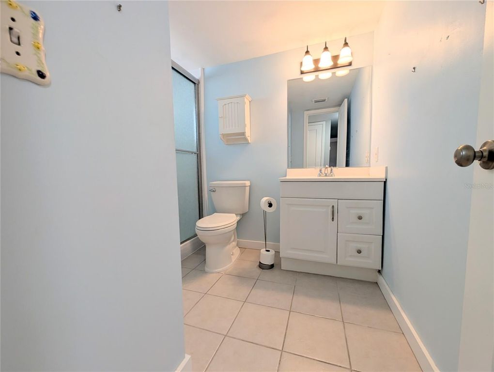 Image 14 of property listing at 2008 CANAL DRIVE M3, Bradenton, FL 34207