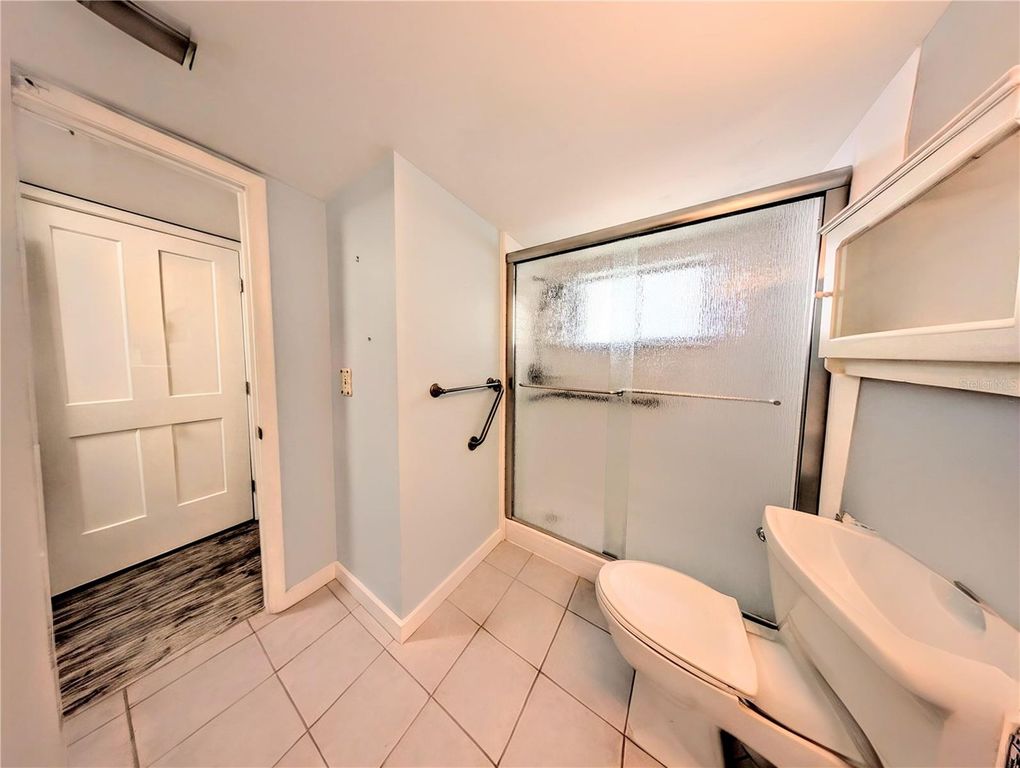 Image 16 of property listing at 2008 CANAL DRIVE M3, Bradenton, FL 34207