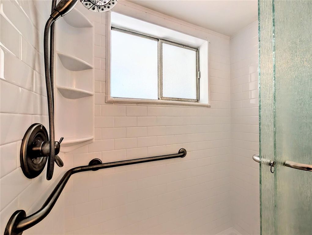 Image 17 of property listing at 2008 CANAL DRIVE M3, Bradenton, FL 34207