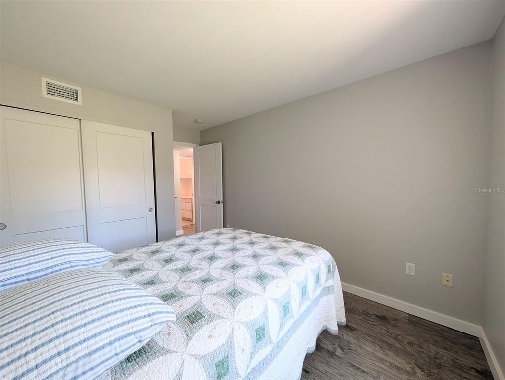 Image 20 of property listing at 2008 CANAL DRIVE M3, Bradenton, FL 34207