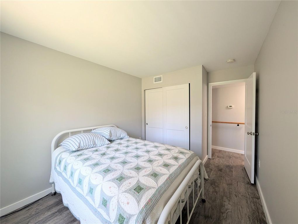 Image 23 of property listing at 2008 CANAL DRIVE M3, Bradenton, FL 34207