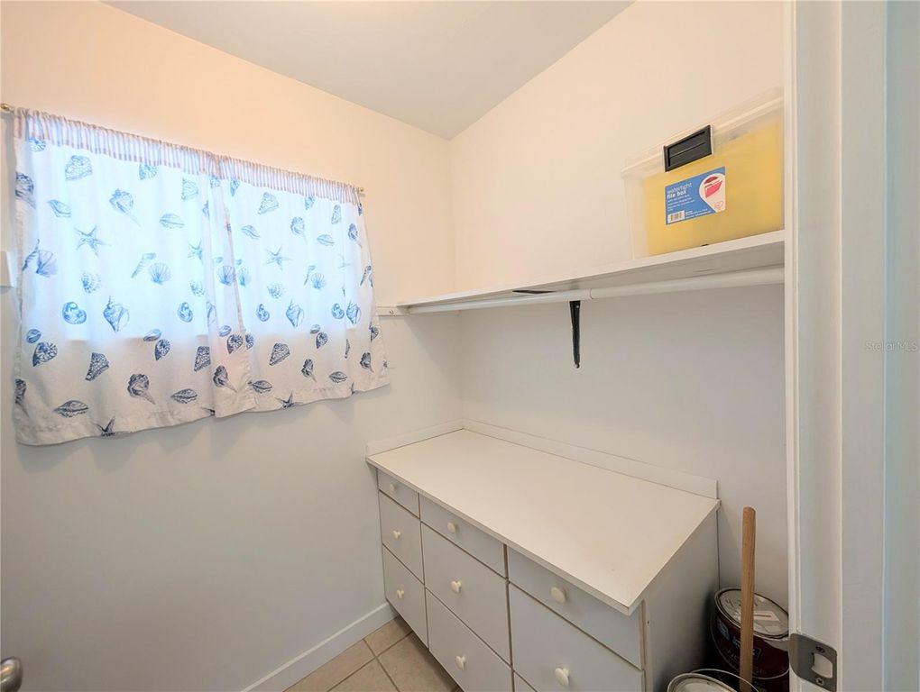 Image 26 of property listing at 2008 CANAL DRIVE M3, Bradenton, FL 34207