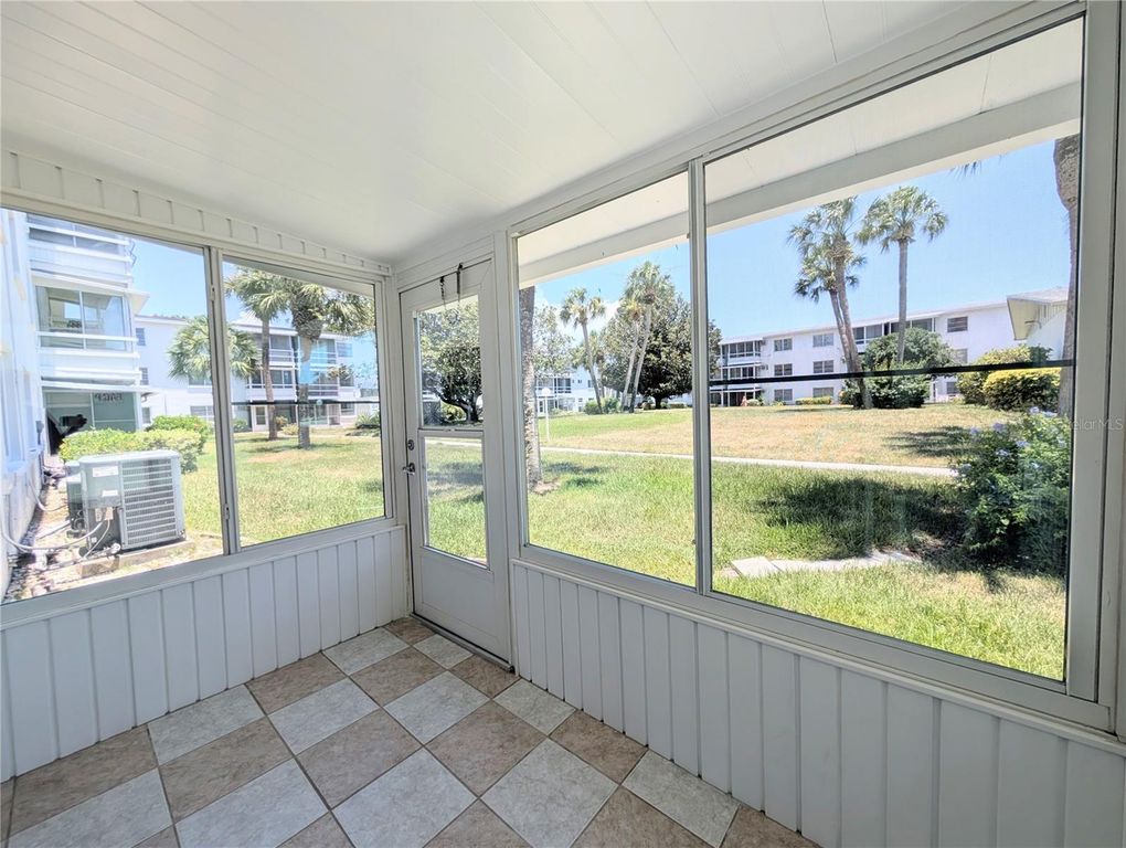 Image 28 of property listing at 2008 CANAL DRIVE M3, Bradenton, FL 34207