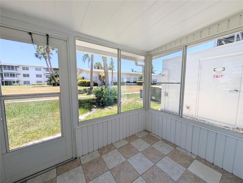 Image 29 of property listing at 2008 CANAL DRIVE M3, Bradenton, FL 34207