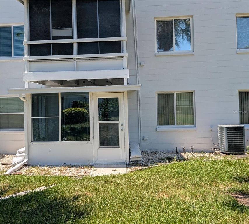 Image 30 of property listing at 2008 CANAL DRIVE M3, Bradenton, FL 34207