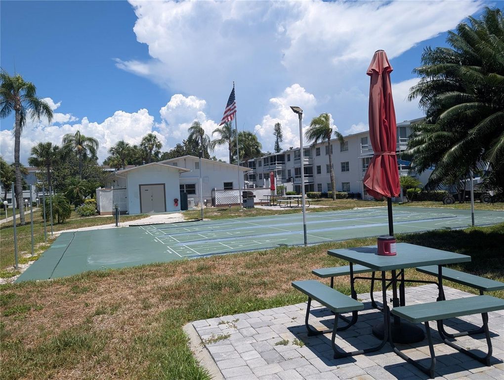 Image 33 of property listing at 2008 CANAL DRIVE M3, Bradenton, FL 34207