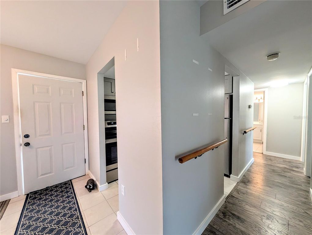 Image 10 of property listing at 2008 CANAL DRIVE M3, Bradenton, FL 34207