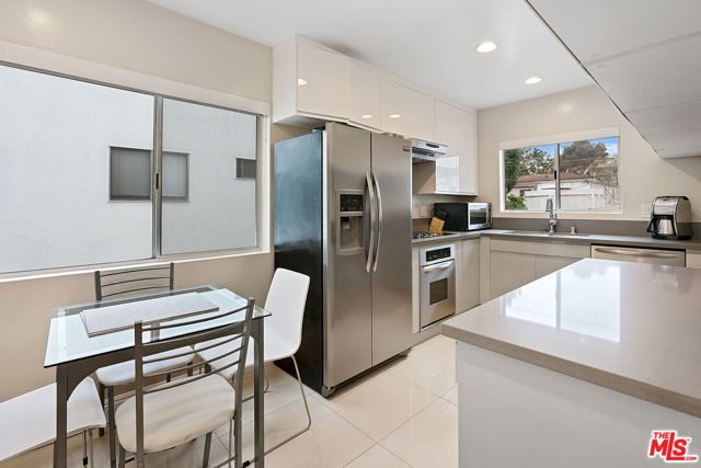 419 N Oakhurst Drive 203, Beverly Hills, CA 90210