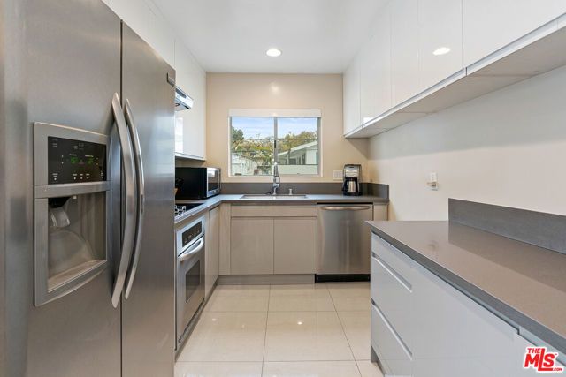 419 N Oakhurst Drive 203, Beverly Hills, CA 90210