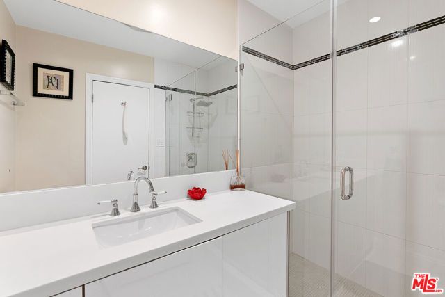 419 N Oakhurst Drive 203, Beverly Hills, CA 90210