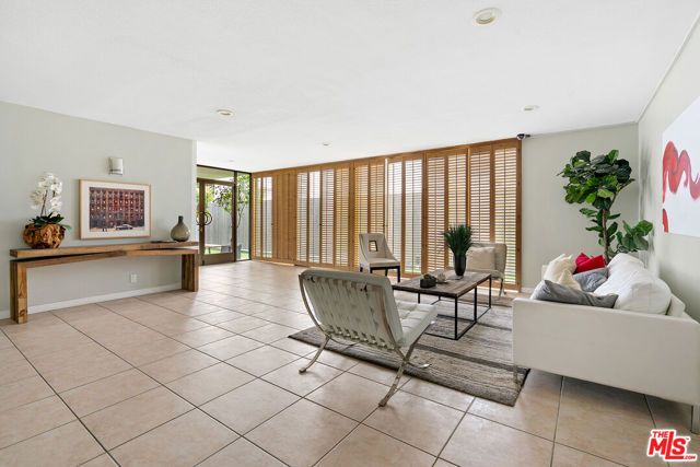 419 N Oakhurst Drive 203, Beverly Hills, CA 90210