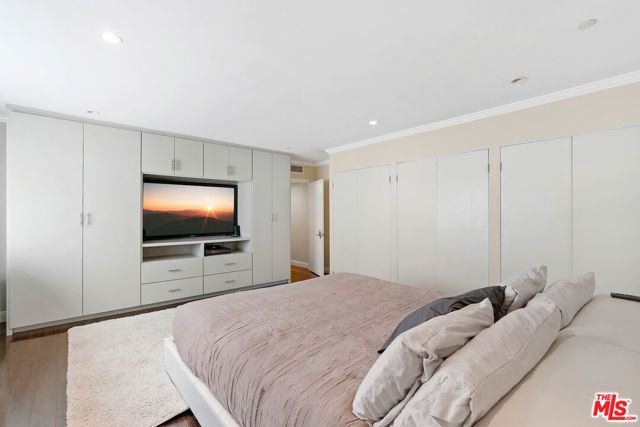419 N Oakhurst Drive 203, Beverly Hills, CA 90210