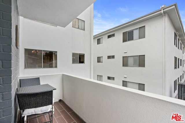 419 N Oakhurst Drive 203, Beverly Hills, CA 90210